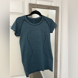 Lululemon short sleeve swiftly tech. Size 6